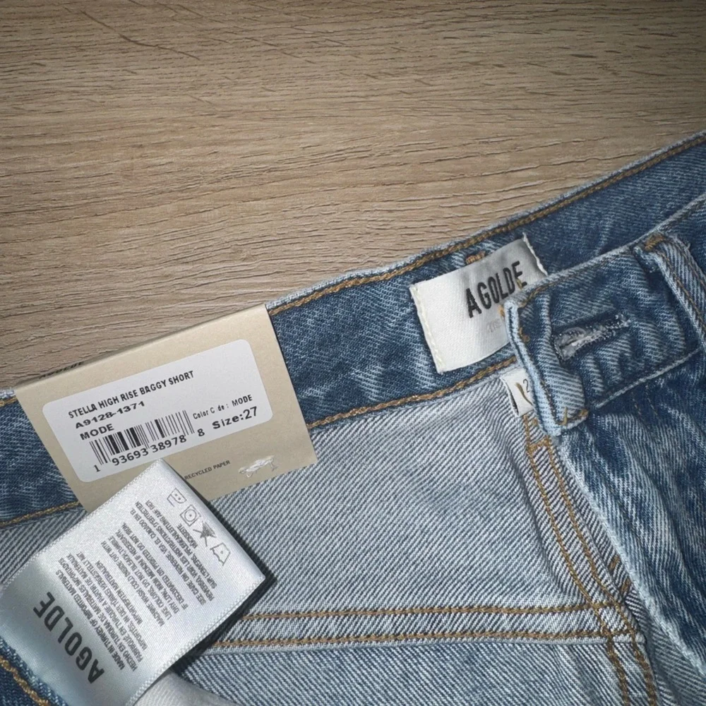 Agolde Stella Light Blue Jean Shorts - Picture 3 of 4